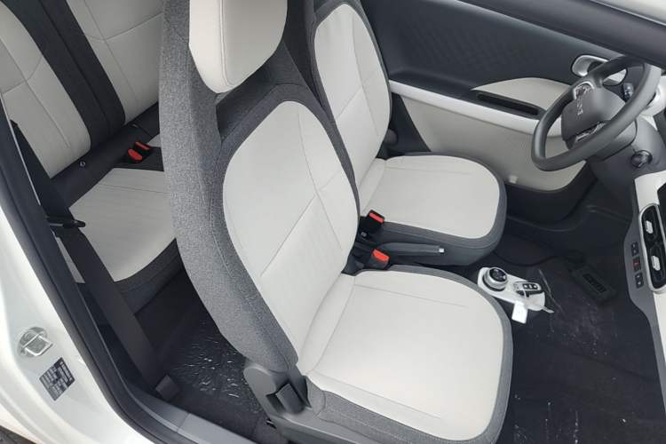Used Geely Galaxy Panda 2025 210 km – Yuanqi Bear Right Front Seat