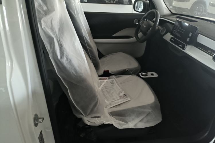 Used Geely Galaxy Panda 2025 210 km – Yuanqi Bear Right Front Seat