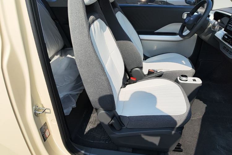 Used Geely Galaxy Panda 2025 210 km – Yuanqi Bear Right Front Seat