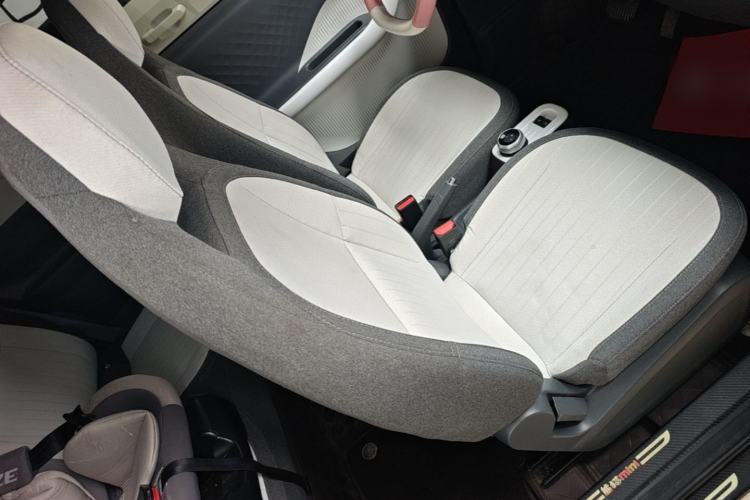 Used Geely Galaxy Panda 2025 210 km – Yuanqi Bear Right Front Seat