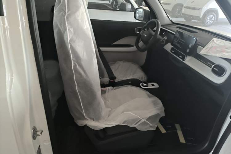 Used Geely Galaxy Panda 2025 210 km – Yuanqi Bear Right Front Seat