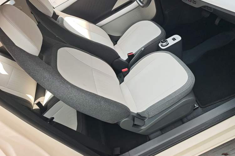 Used Geely Galaxy Panda 2025 210 km – Yuanqi Bear Right Front Seat