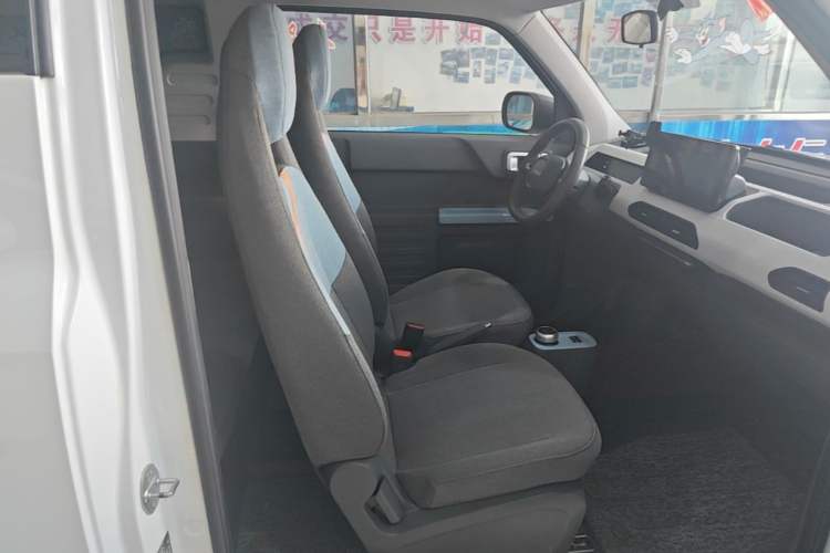 Used Geely Galaxy Panda 2025 210 km – Yuanqi Bear Right Front Seat