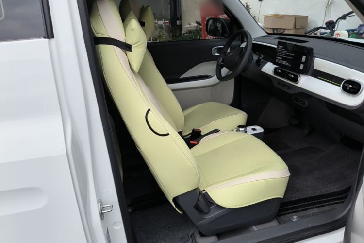 Used Geely Galaxy Panda 2025 210 km – Yuanqi Bear Right Front Seat