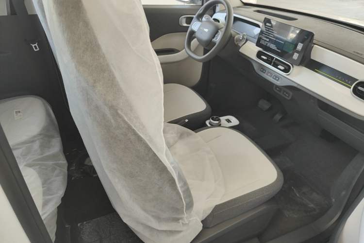 Used Geely Galaxy Panda 2025 210 km – Yuanqi Bear Right Front Seat