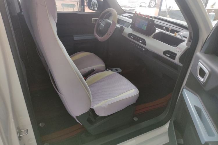 Used Geely Galaxy Panda 2025 210 km – Yuanqi Bear Right Front Seat