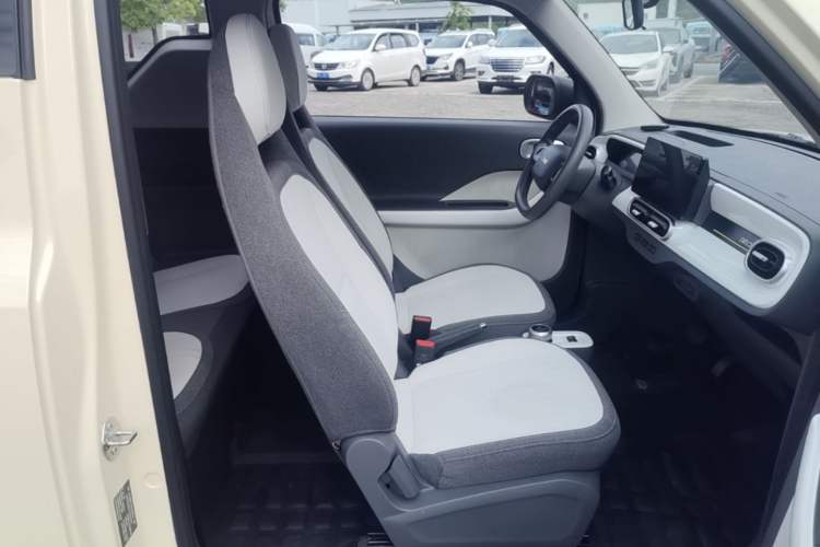 Used Geely Galaxy Panda 2025 210 km – Yuanqi Bear Right Front Seat