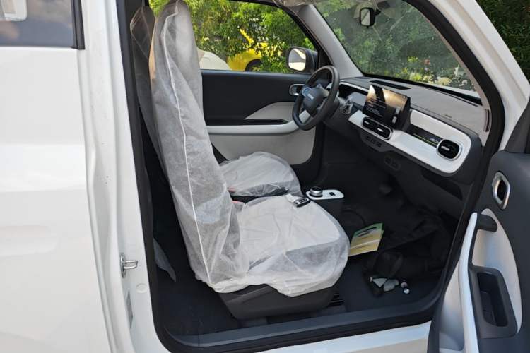 Used Geely Galaxy Panda 2025 210 km – Yuanqi Bear Right Front Seat