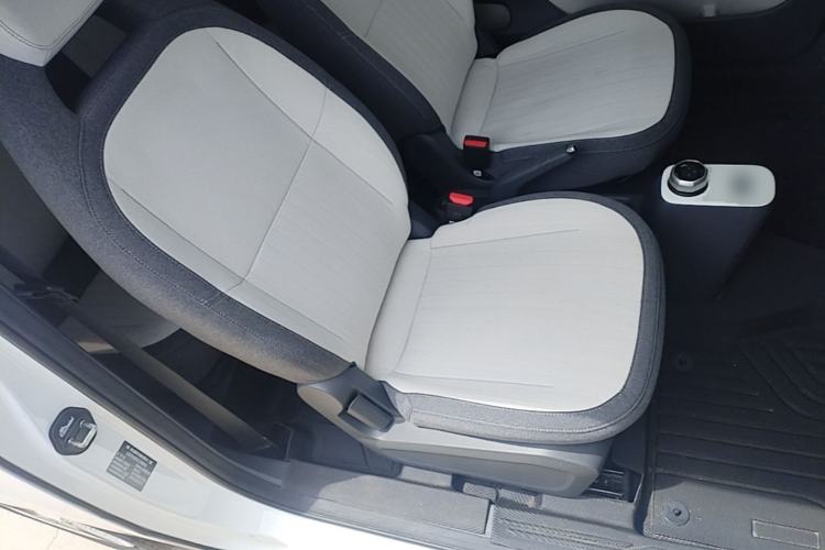 Used Geely Galaxy Panda 2025 210 km – Yuanqi Bear Right Front Seat