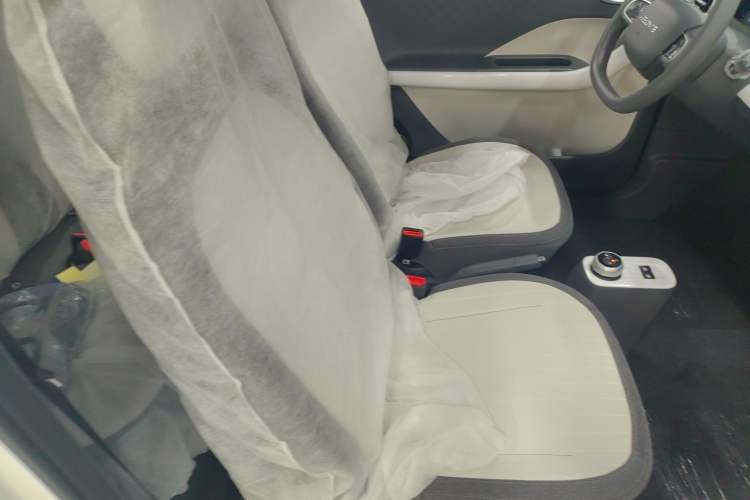 Used Geely Galaxy Panda 2025 210 km – Yuanqi Bear Right Front Seat