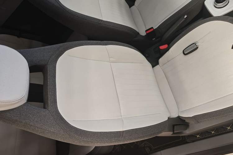Used Geely Galaxy Panda 2025 210 km – Yuanqi Bear Right Front Seat