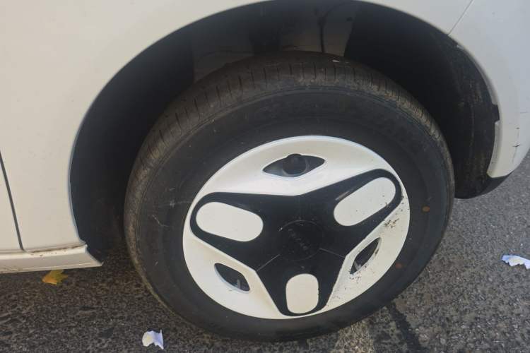 Used Geely Galaxy Panda 2025 210 km – Yuanqi Bear Right Front Wheel Hub