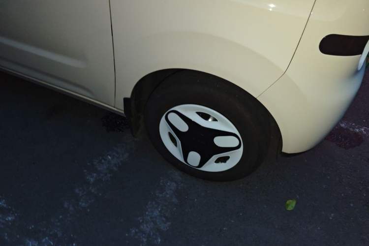 Used Geely Galaxy Panda 2025 210 km – Yuanqi Bear Right Front Wheel Hub