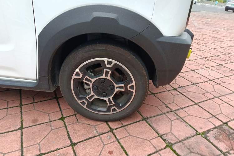 Used Geely Galaxy Panda 2025 210km Panda Rider Right Front Wheel Hub