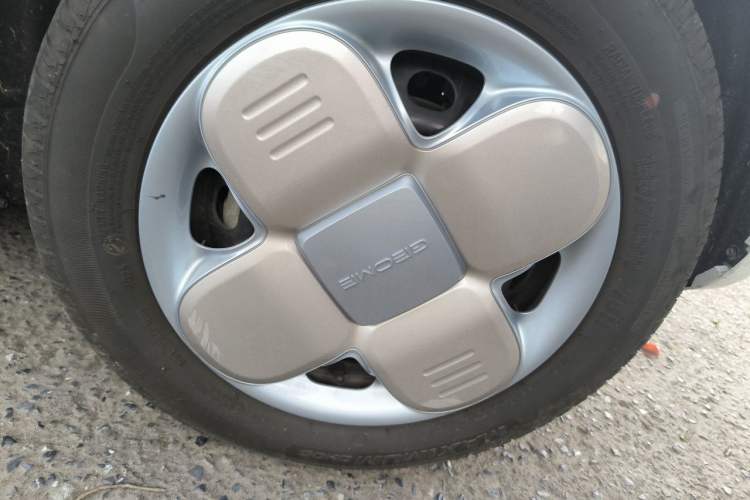 Used Geely Galaxy Panda 2025 210 km – Yuanqi Bear Right Front Wheel Hub