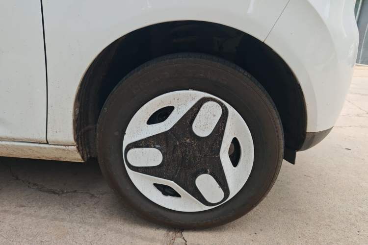 Used Geely Galaxy Panda 2025 210 km – Yuanqi Bear Right Front Wheel Hub