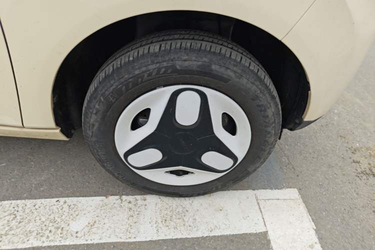 Used Geely Galaxy Panda 2025 210 km – Yuanqi Bear Right Front Wheel Hub