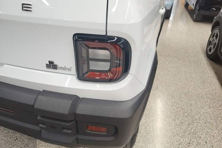 Used Geely Galaxy Panda 2025 210km Panda Rider Right Rear Taillight
