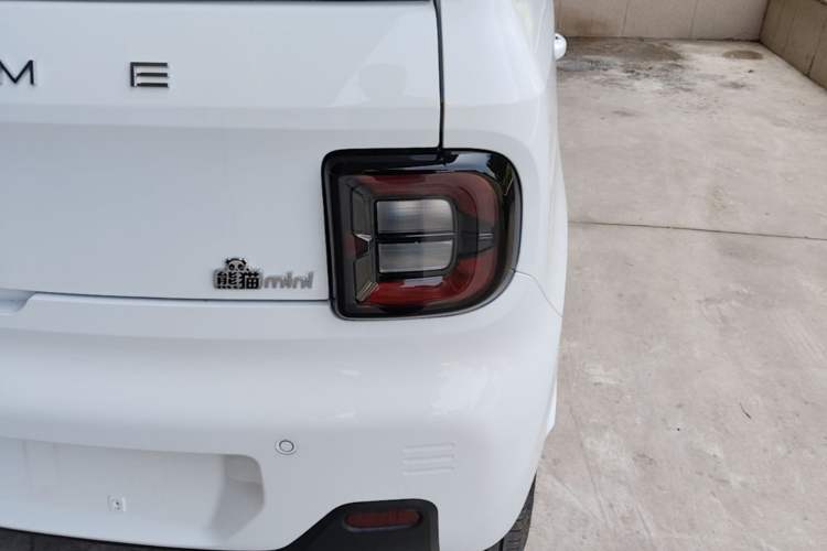 Used Geely Galaxy Panda 2025 210 km – Yuanqi Bear Right Rear Taillight