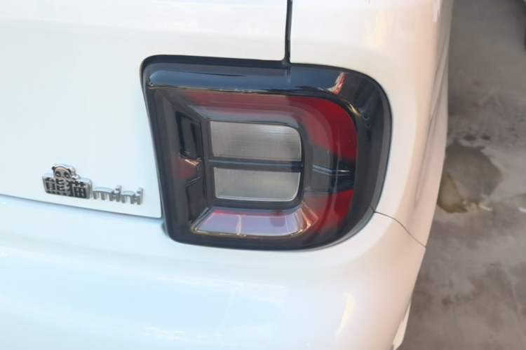 Used Geely Galaxy Panda 2025 210 km – Yuanqi Bear Right Rear Taillight