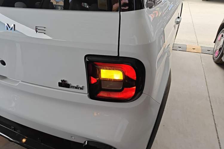Used Geely Galaxy Panda 2025 210km Panda Kart Right Rear Taillight