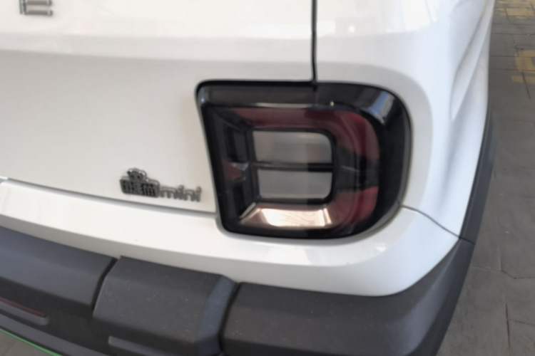 Used Geely Galaxy Panda 2025 210km Panda Rider Right Rear Taillight