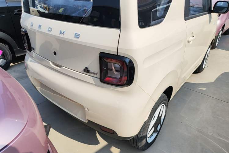 Used Geely Galaxy Panda 2025 210 km – Yuanqi Bear Right Rear Taillight