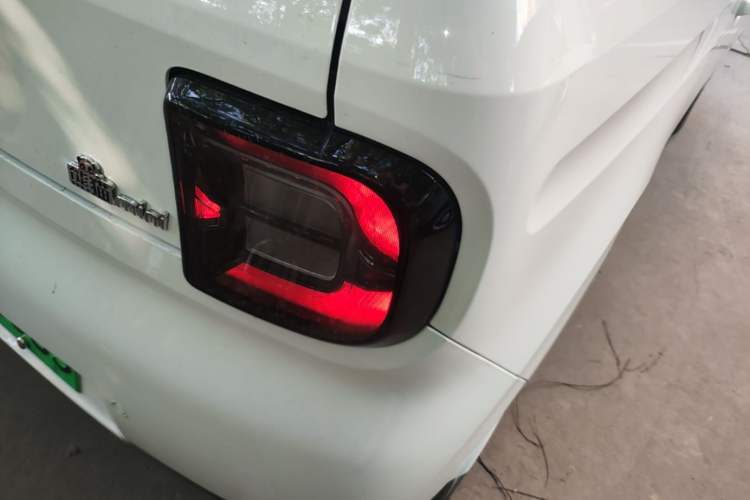 Used Geely Galaxy Panda 2025 210 km – Yuanqi Bear Right Rear Taillight