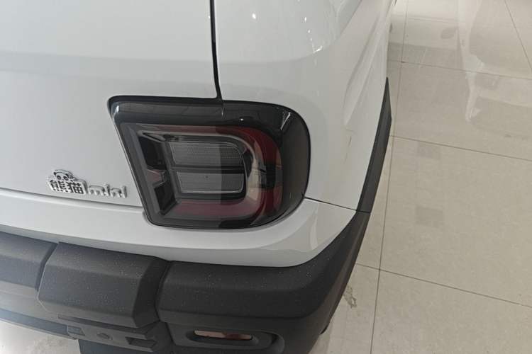 Used Geely Galaxy Panda 2025 210km Panda Rider Right Rear Taillight