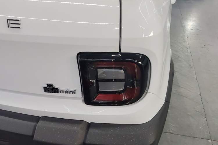 Used Geely Galaxy Panda 2025 210km Panda Rider Right Rear Taillight