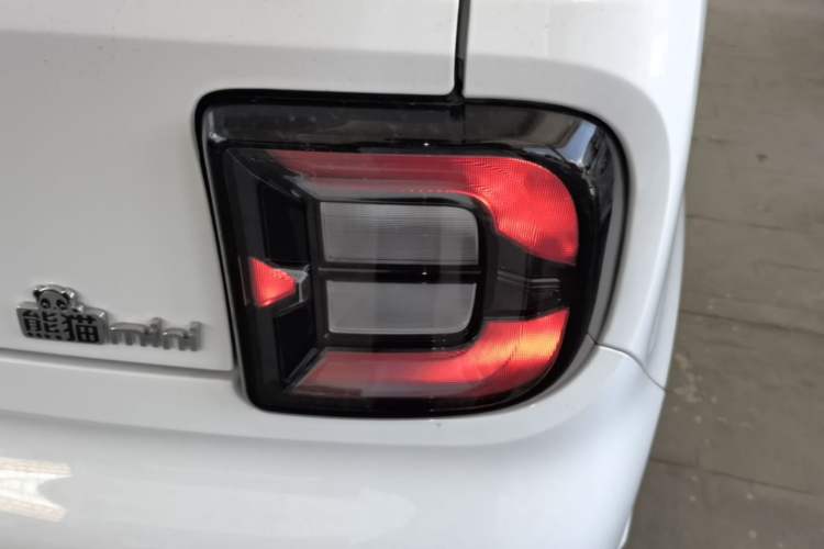 Used Geely Galaxy Panda 2025 210 km – Yuanqi Bear Right Rear Taillight