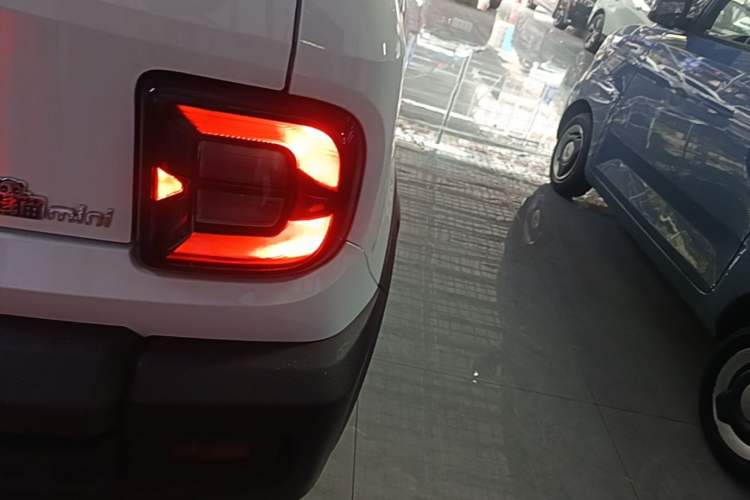 Used Geely Galaxy Panda 2025 210km Panda Rider Right Rear Taillight