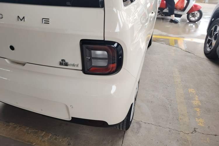 Used Geely Galaxy Panda 2025 210 km – Yuanqi Bear Right Rear Taillight