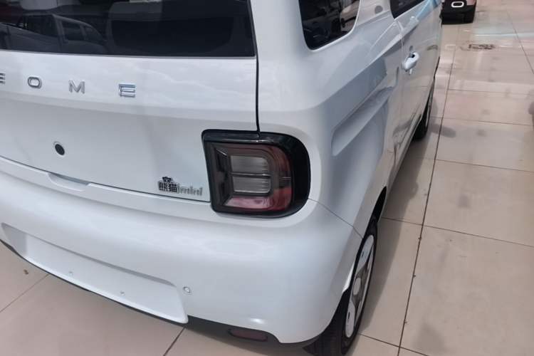 Used Geely Galaxy Panda 2025 210 km – Yuanqi Bear Right Rear Taillight