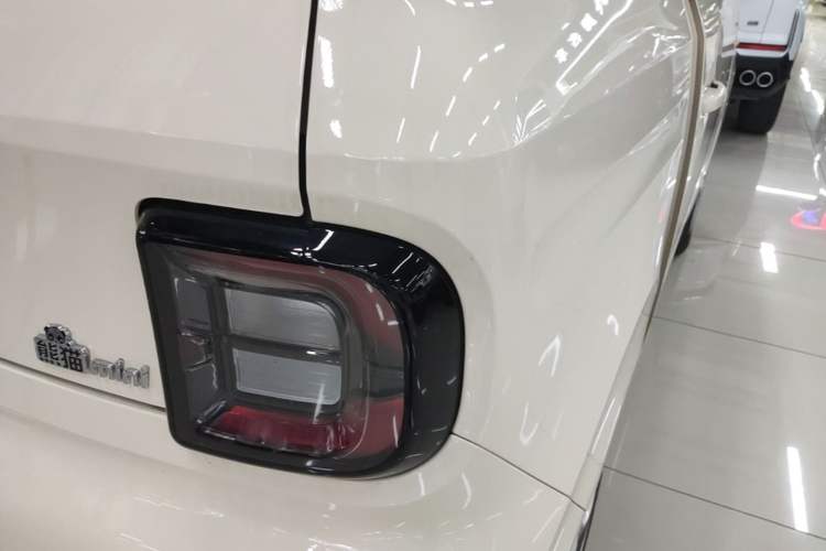 Used Geely Galaxy Panda 2025 210 km – Yuanqi Bear Right Rear Taillight