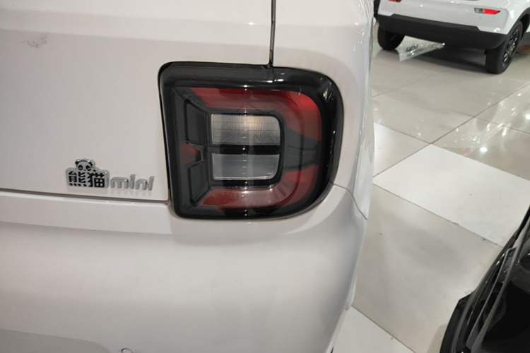 Used Geely Galaxy Panda 2025 210 km – Yuanqi Bear Right Rear Taillight