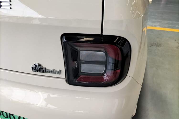 Used Geely Galaxy Panda 2025 210 km – Yuanqi Bear Right Rear Taillight