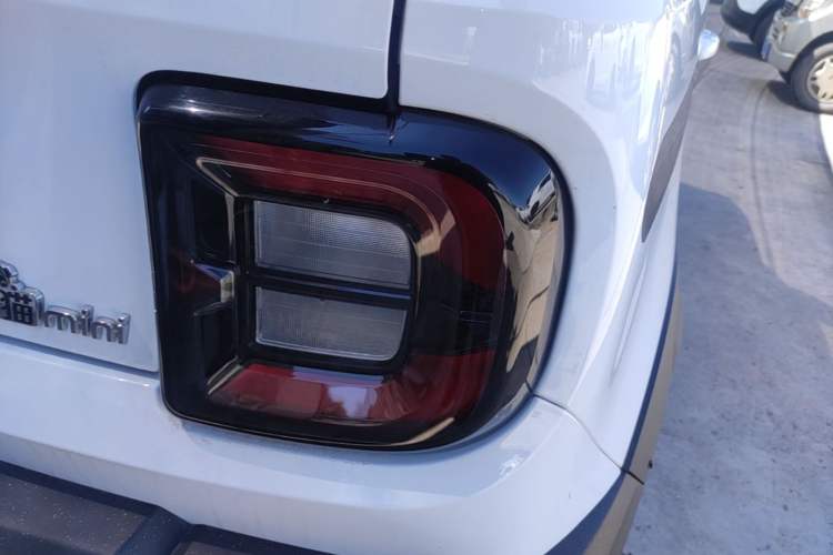 Used Geely Galaxy Panda 2025 210km Panda Kart Right Rear Taillight