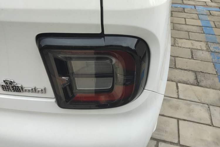 Used Geely Galaxy Panda 2025 210 km – Yuanqi Bear Right Rear Taillight