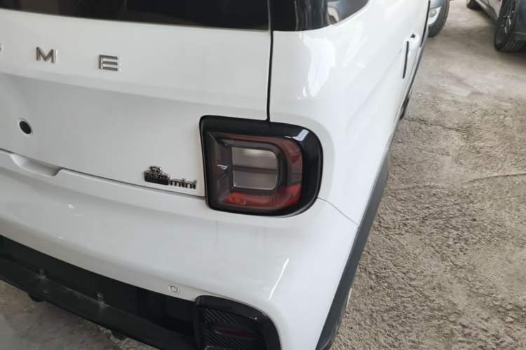 Used Geely Galaxy Panda 2025 210km Panda Kart Right Rear Taillight