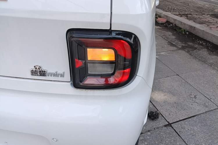 Used Geely Galaxy Panda 2025 210 km – Yuanqi Bear Right Rear Taillight
