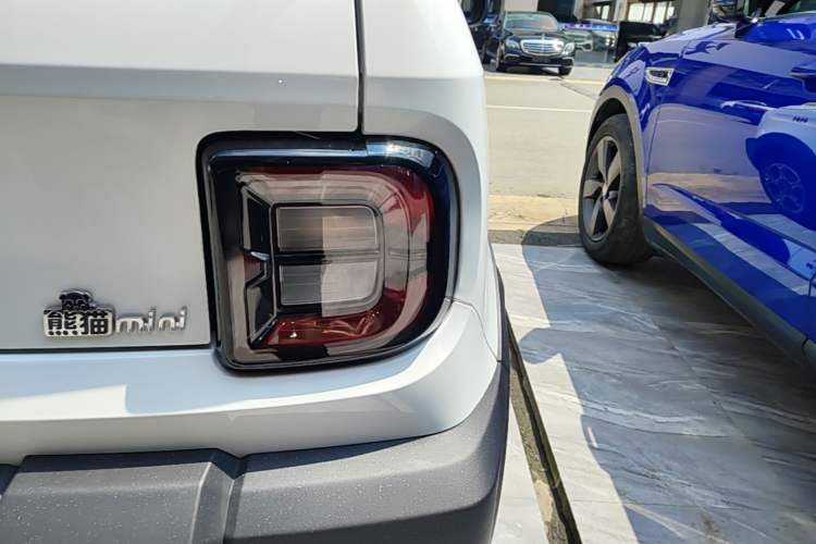 Used Geely Galaxy Panda 2025 210km Panda Rider Right Rear Taillight