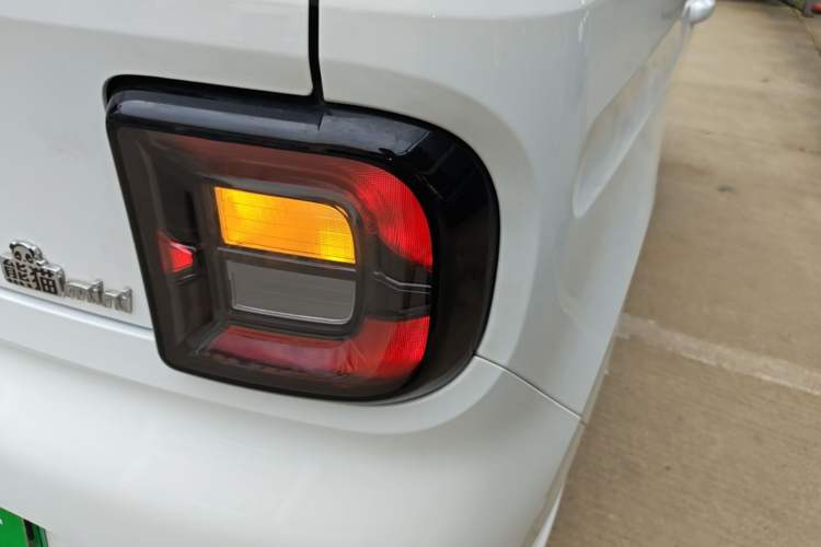 Used Geely Galaxy Panda 2025 210 km – Yuanqi Bear Right Rear Taillight