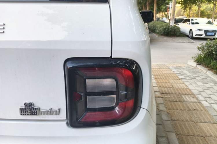 Used Geely Galaxy Panda 2025 210 km – Yuanqi Bear Right Rear Taillight