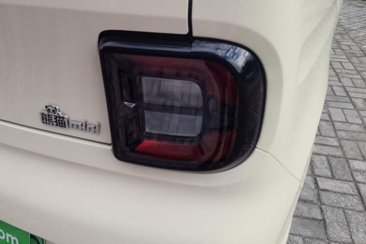 Used Geely Galaxy Panda 2025 210 km – Yuanqi Bear Right Rear Taillight