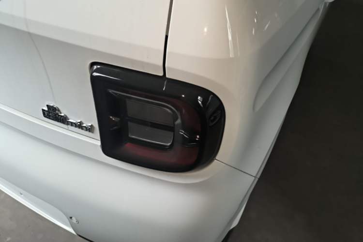 Used Geely Galaxy Panda 2025 210 km – Yuanqi Bear Right Rear Taillight