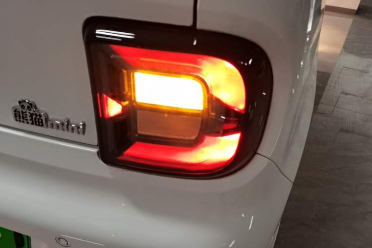 Used Geely Galaxy Panda 2025 210 km – Yuanqi Bear Right Rear Taillight