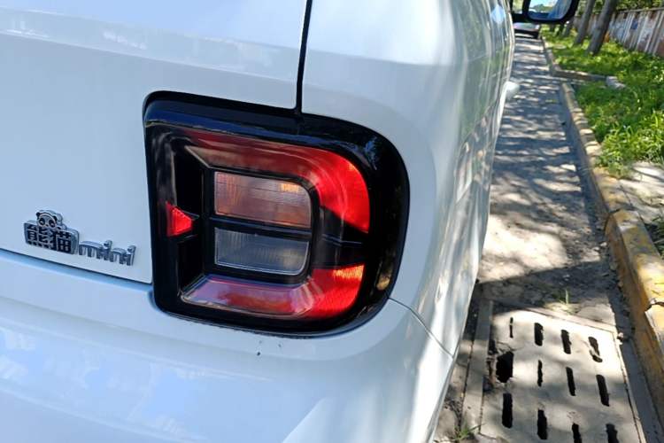 Used Geely Galaxy Panda 2025 210 km – Yuanqi Bear Right Rear Taillight