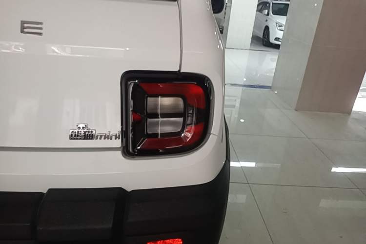 Used Geely Galaxy Panda 2025 210km Panda Rider Right Rear Taillight