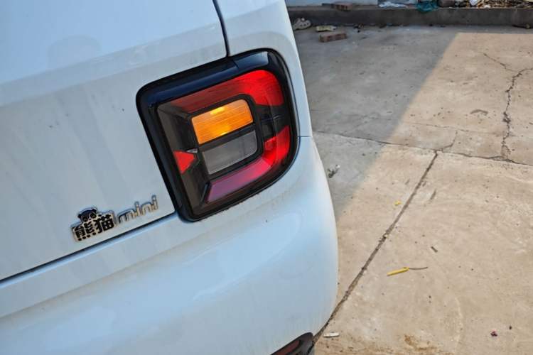 Used Geely Galaxy Panda 2025 210 km – Yuanqi Bear Right Rear Taillight